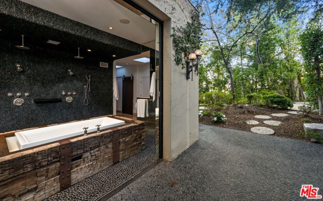 9240 Swallow Drive, Los Angeles, CA 90069