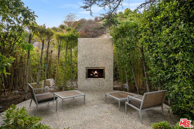 9240 Swallow Drive, Los Angeles, CA 90069