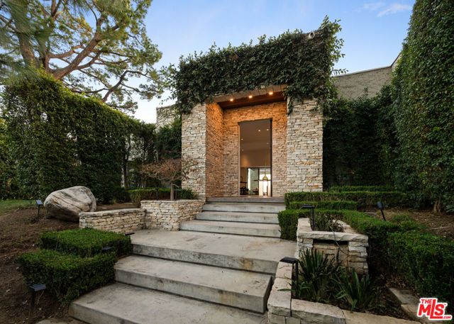 9240 Swallow Drive, Los Angeles, CA 90069