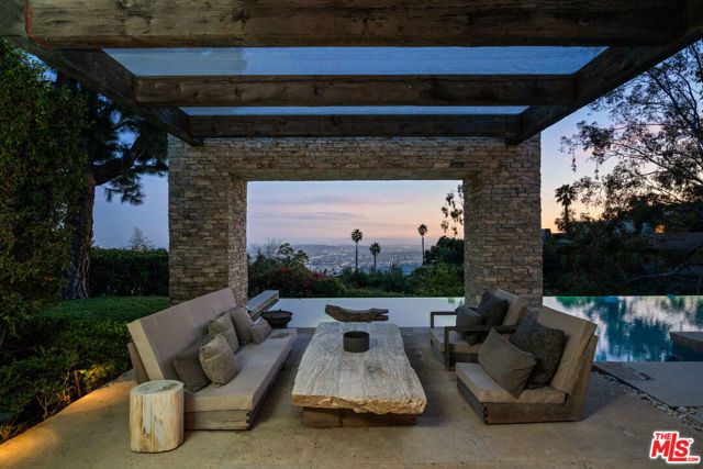 9240 Swallow Drive, Los Angeles, CA 90069