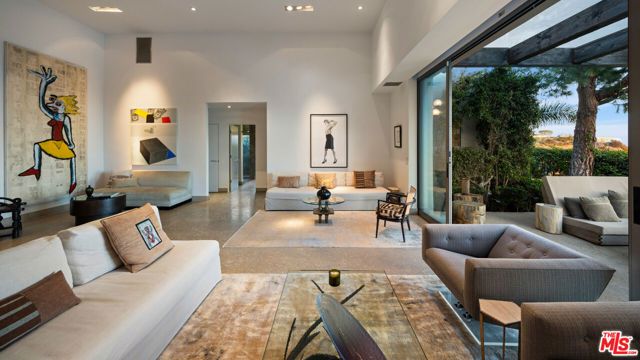 9240 Swallow Drive, Los Angeles, CA 90069