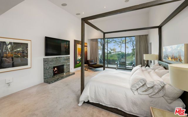 9240 Swallow Drive, Los Angeles, CA 90069