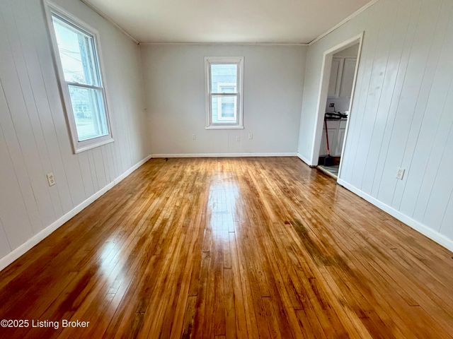 1906 Hand Ave, New Albany, IN 47150