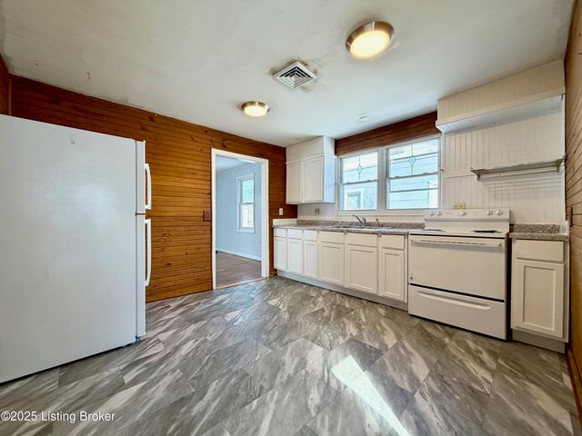 1906 Hand Ave, New Albany, IN 47150