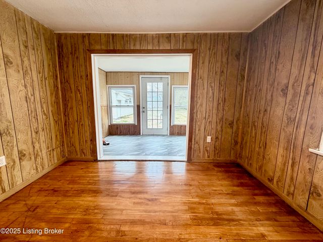 1906 Hand Ave, New Albany, IN 47150