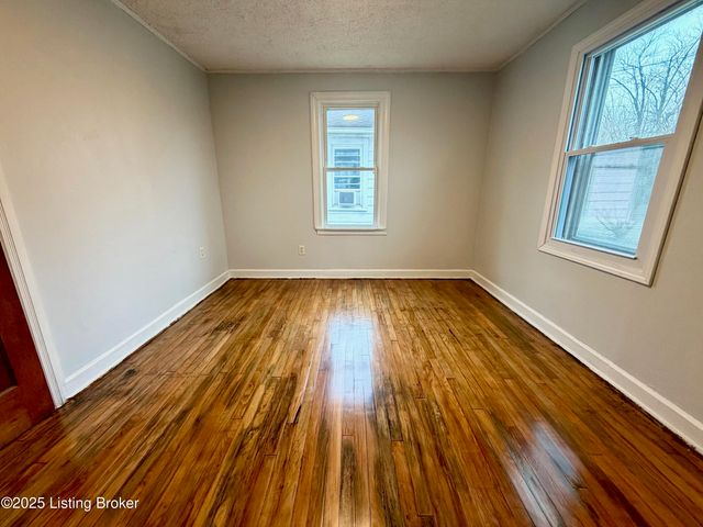 1906 Hand Ave, New Albany, IN 47150