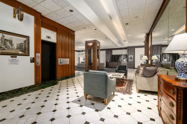 109 N Main St Apt 613, Memphis, TN 38103