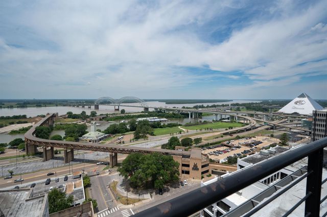 109 N Main St Apt 613, Memphis, TN 38103