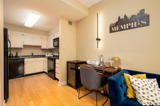 109 N Main St Apt 613, Memphis, TN 38103
