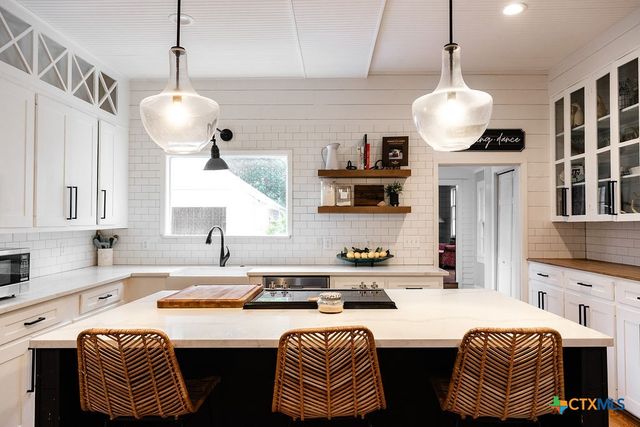 509 Hanover Street, Edna, TX 77957