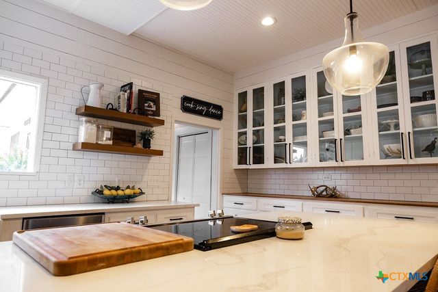 509 Hanover Street, Edna, TX 77957