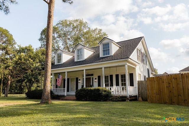 509 Hanover Street, Edna, TX 77957