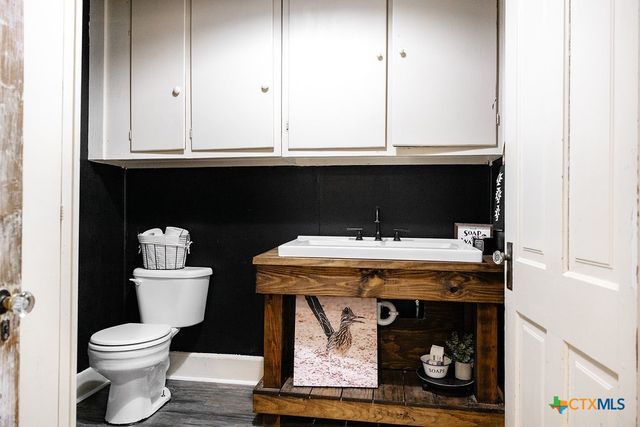 509 Hanover Street, Edna, TX 77957