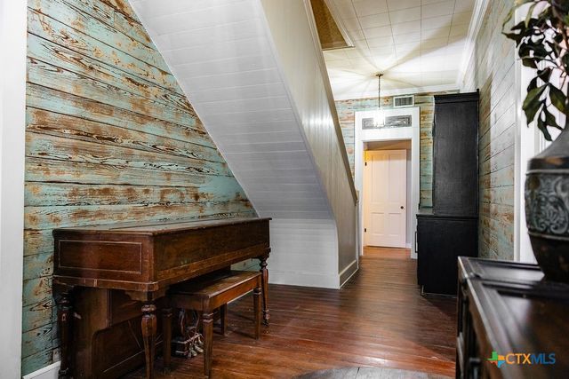 509 Hanover Street, Edna, TX 77957