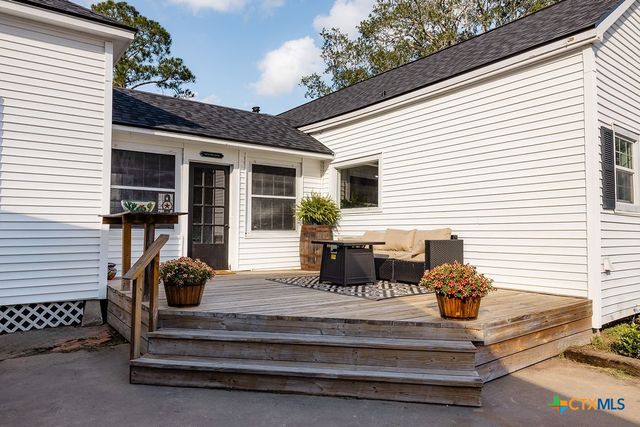 509 Hanover Street, Edna, TX 77957