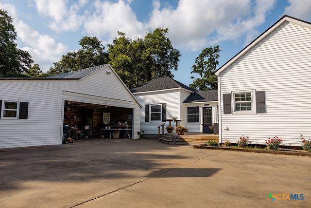 509 Hanover Street, Edna, TX 77957