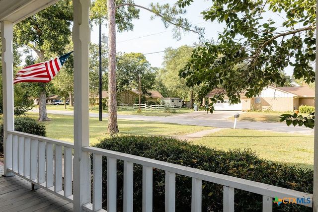 509 Hanover Street, Edna, TX 77957