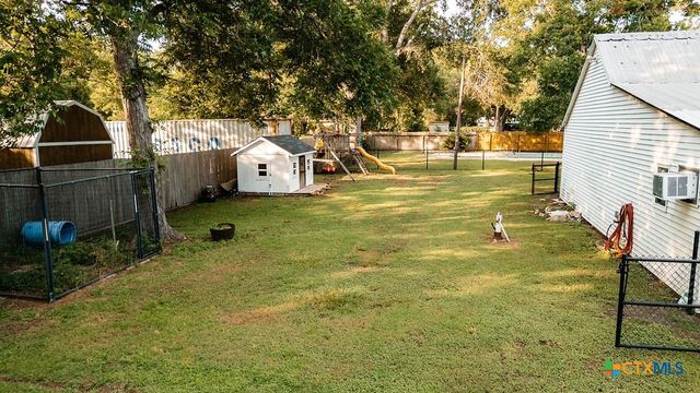 509 Hanover Street, Edna, TX 77957