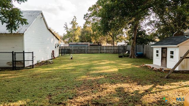 509 Hanover Street, Edna, TX 77957