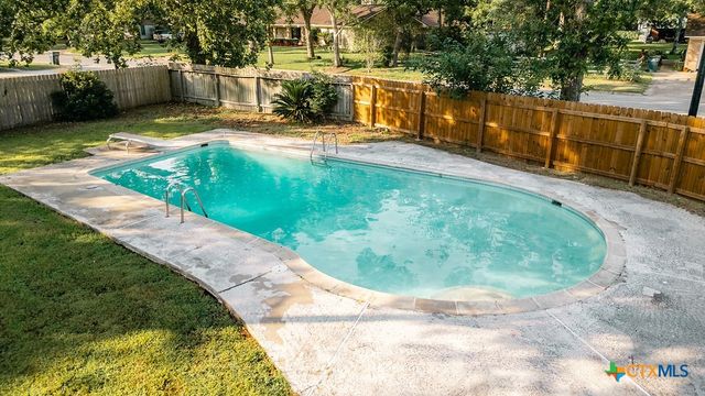 509 Hanover Street, Edna, TX 77957