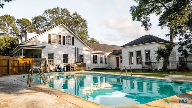 509 Hanover Street, Edna, TX 77957