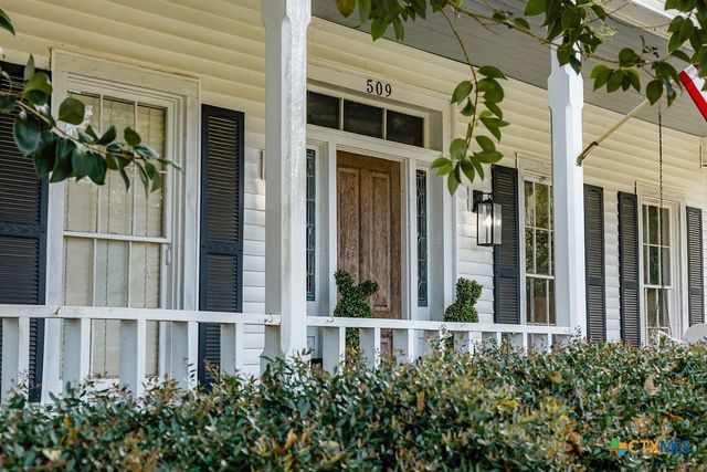 509 Hanover Street, Edna, TX 77957