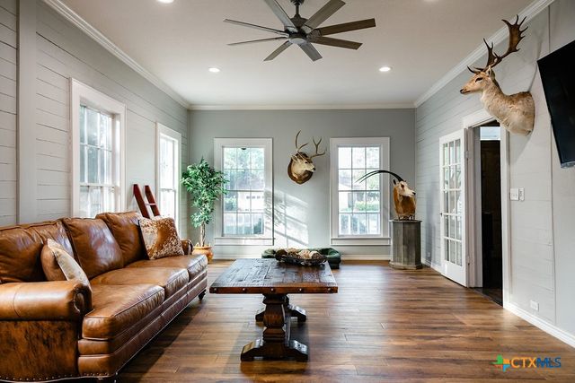 509 Hanover Street, Edna, TX 77957