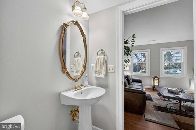 904 HARRISON CIR, Alexandria, VA 22304