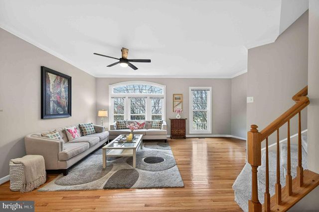 904 HARRISON CIR, Alexandria, VA 22304