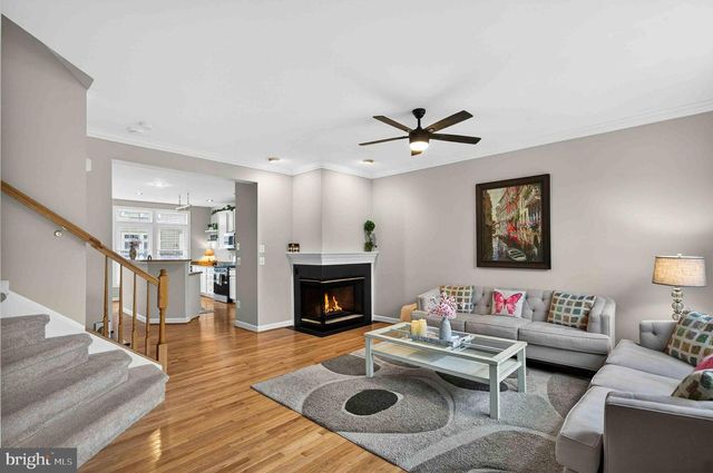 904 HARRISON CIR, Alexandria, VA 22304