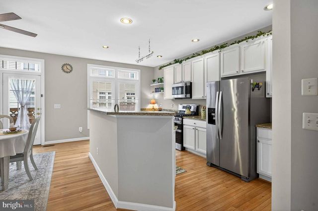 904 HARRISON CIR, Alexandria, VA 22304