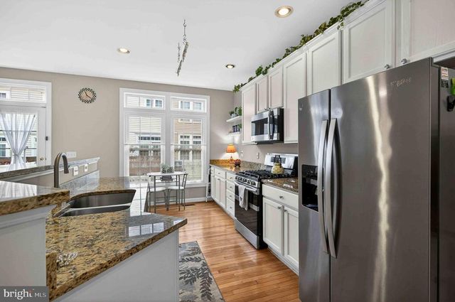 904 HARRISON CIR, Alexandria, VA 22304