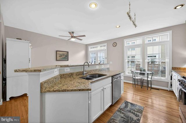 904 HARRISON CIR, Alexandria, VA 22304