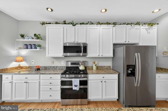 904 HARRISON CIR, Alexandria, VA 22304