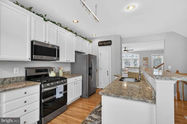 904 HARRISON CIR, Alexandria, VA 22304