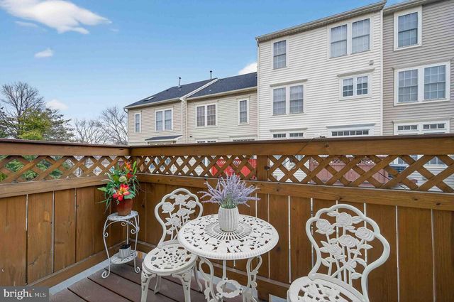 904 HARRISON CIR, Alexandria, VA 22304