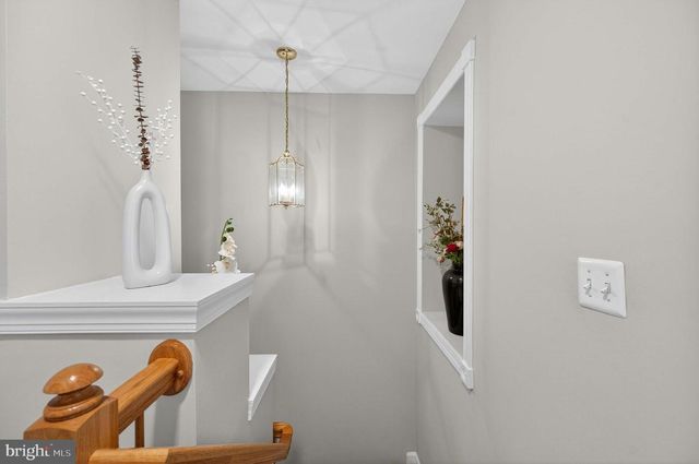 904 HARRISON CIR, Alexandria, VA 22304