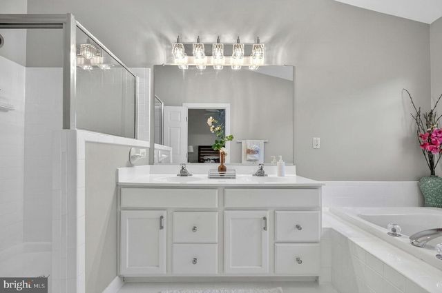 904 HARRISON CIR, Alexandria, VA 22304