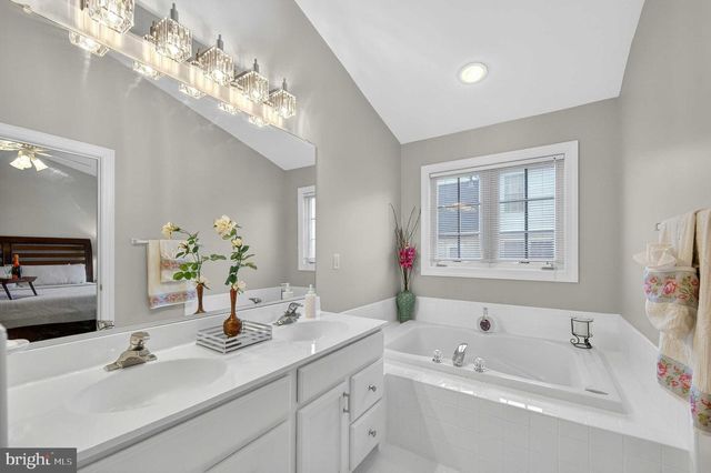 904 HARRISON CIR, Alexandria, VA 22304