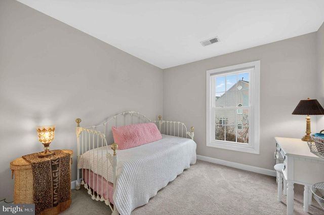 904 HARRISON CIR, Alexandria, VA 22304