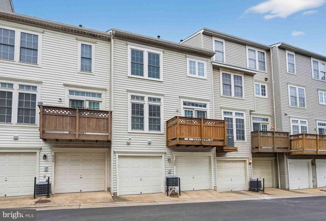 904 HARRISON CIR, Alexandria, VA 22304