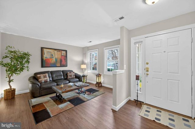 904 HARRISON CIR, Alexandria, VA 22304