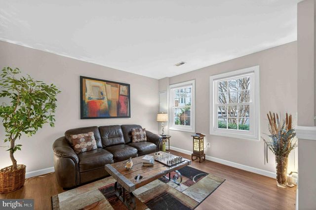 904 HARRISON CIR, Alexandria, VA 22304