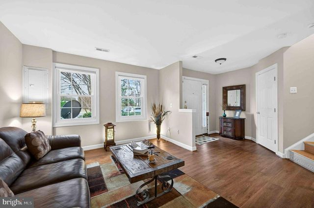 904 HARRISON CIR, Alexandria, VA 22304