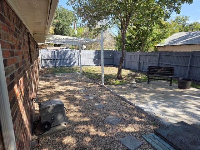 421 Allencrest Drive, White Settlement, TX 76108