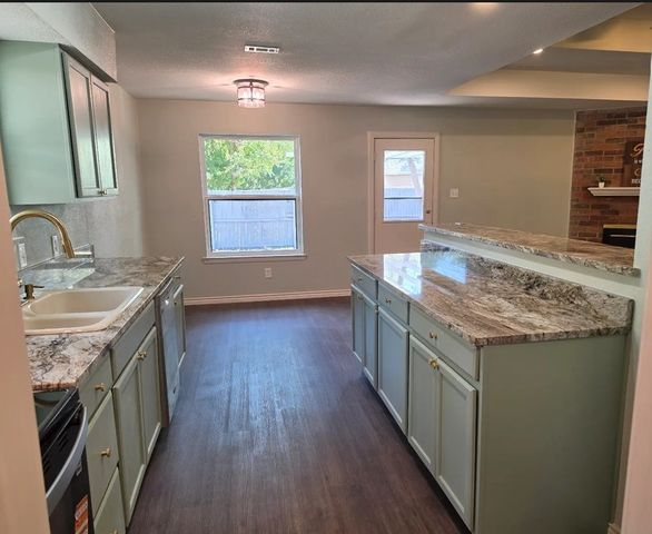 421 Allencrest Drive, White Settlement, TX 76108
