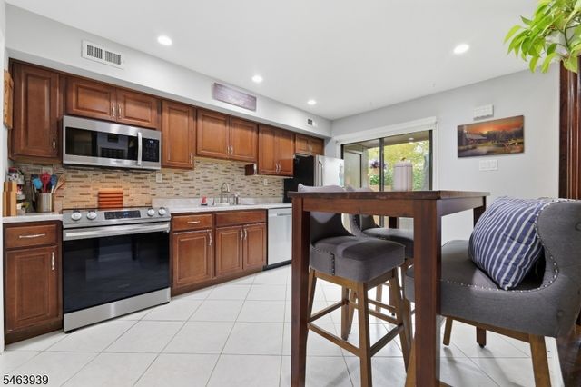 300 Gemini Dr 3C, Hillsborough Twp., NJ 08844
