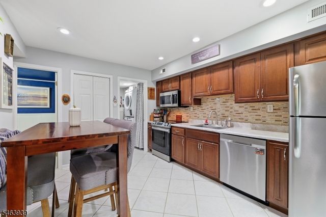 300 Gemini Dr 3C, Hillsborough Twp., NJ 08844