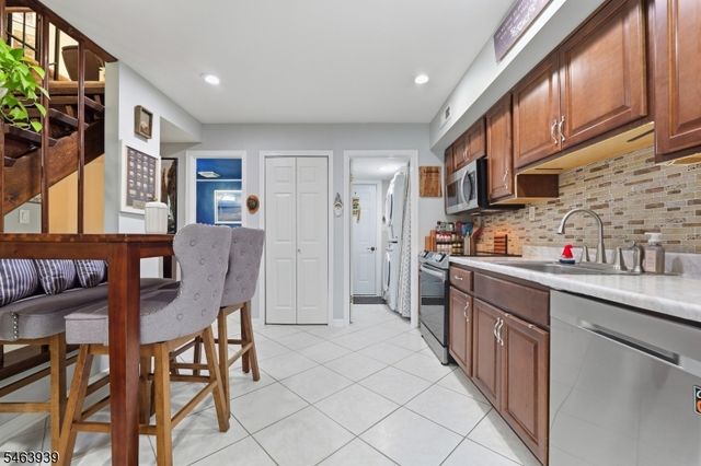 300 Gemini Dr 3C, Hillsborough Twp., NJ 08844