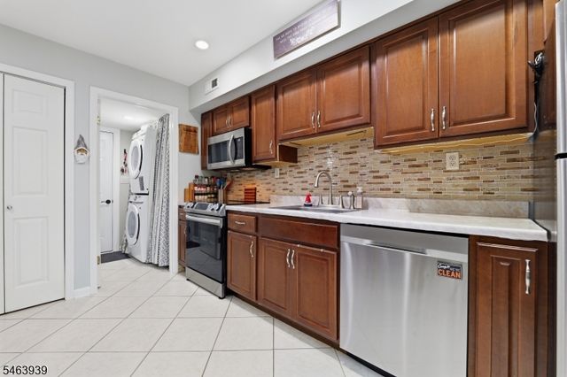 300 Gemini Dr 3C, Hillsborough Twp., NJ 08844